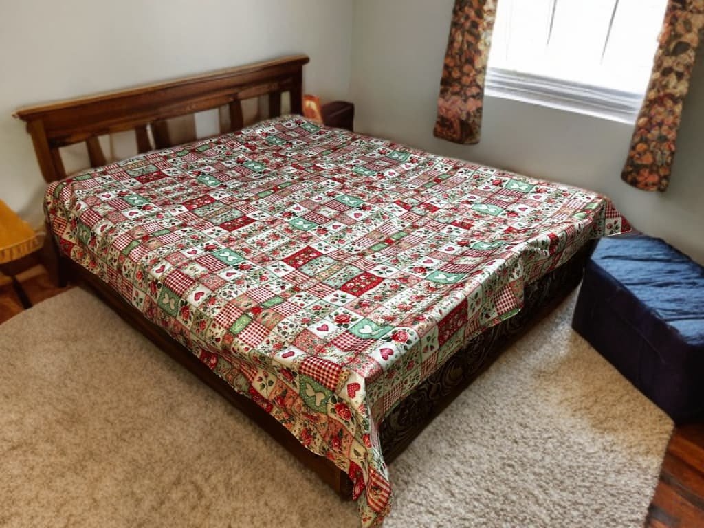 ৭/৮ ফিট ওয়াটারপ্রুফ বেডশীট বালিশ কভার ছাড়া - Image 2