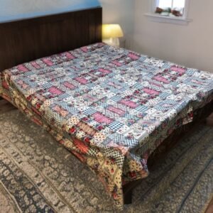 ৭/৮ ফিট ওয়াটারপ্রুফ বেডশীট বালিশ কভার ছাড়া