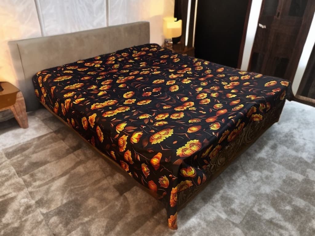 ৭/৮ ফিট ওয়াটারপ্রুফ বেডশীট বালিশ কভার ছাড়া